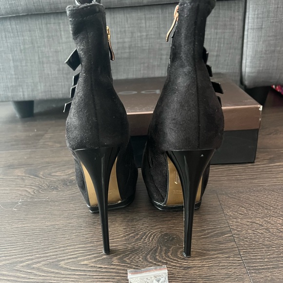 BEBE Size 7 Heeled Booties - Picture 4 of 4